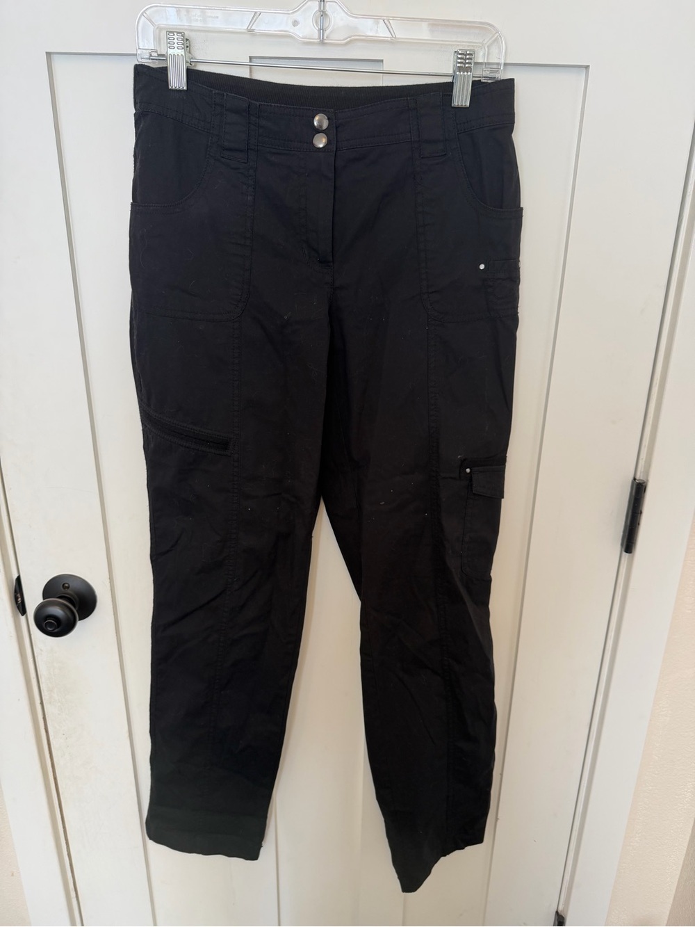 Chico’s Black Straight Leg Cargo Pants Cotton Stretch Snap Pockets Size 00 XS 2